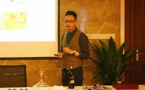 葡萄酒品鑒會講師 姚東先生介紹 紅酒品酒會活動