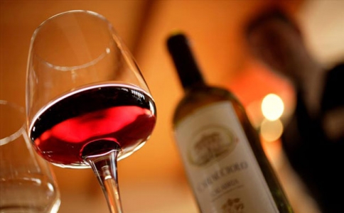 重慶紅酒批發(fā)市場培訓 品鑒進口葡萄酒時的注意事項