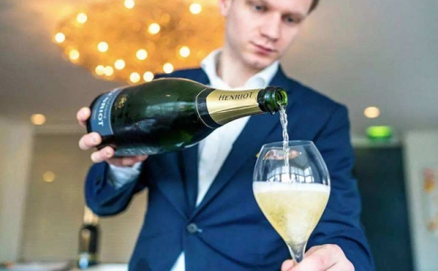 重慶紅酒批發(fā)中心 原瓶進口紅酒和勾兌紅酒的區(qū)別