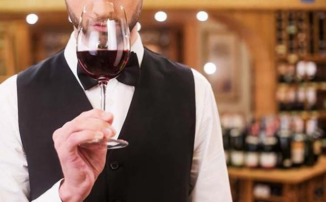 法國(guó)CAFA葡萄酒學(xué)院侍酒師大賽 參賽者品酒功底